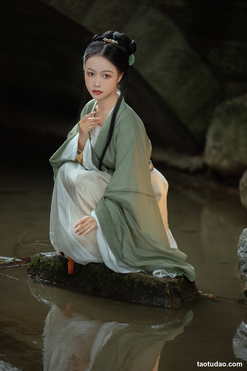 图片[2]-[YITUYU艺图语]2022.04.02 见山 梨一依[18+1P／229MB]-艺库