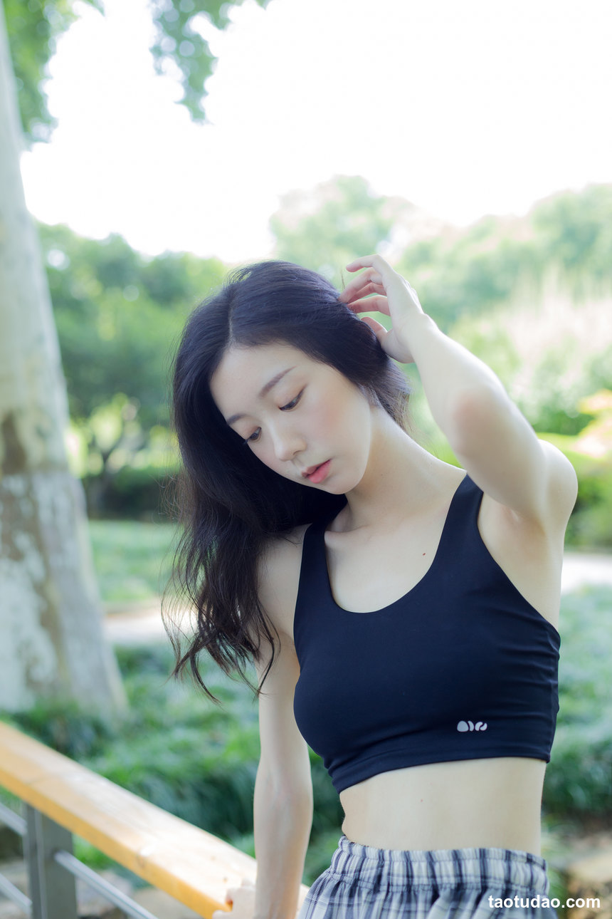 图片[2]-[YITUYU艺图语]2022.09.08 晨练日 饲猫少女-[26+1P／237MB]-艺库