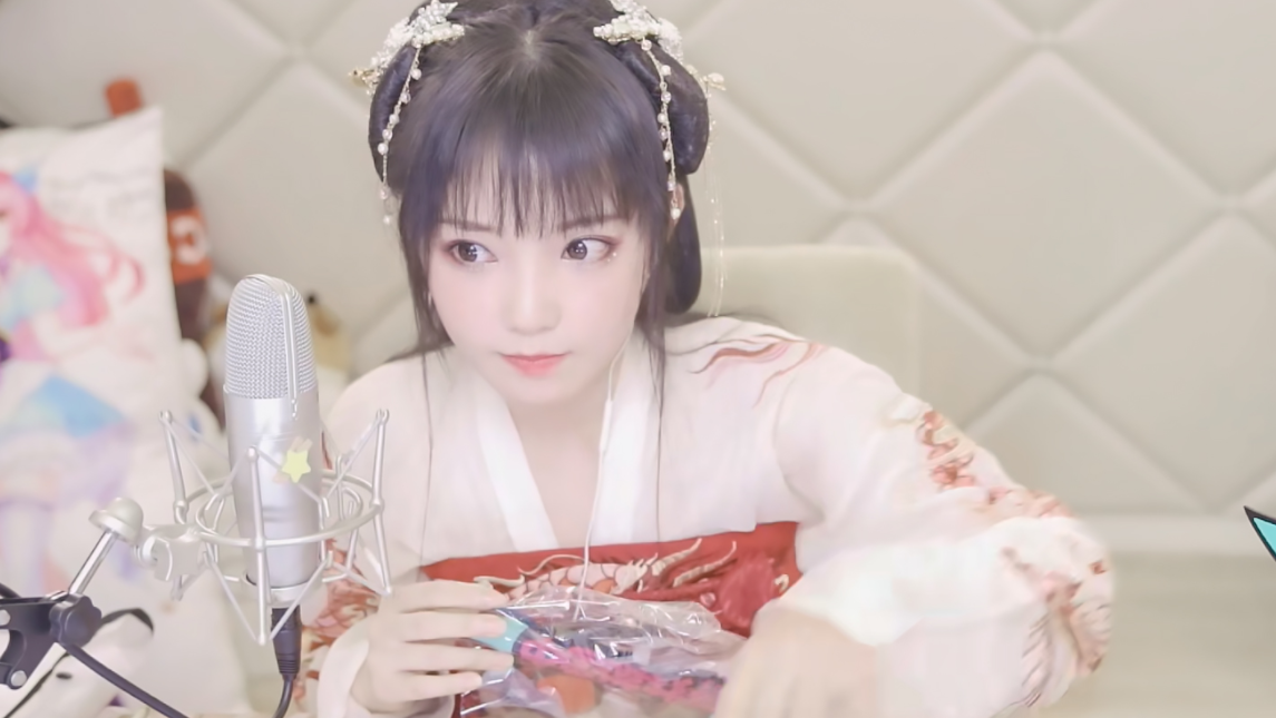 三个月未更作品!B站宅舞一姐咬人猫转型当主播,人气如何?