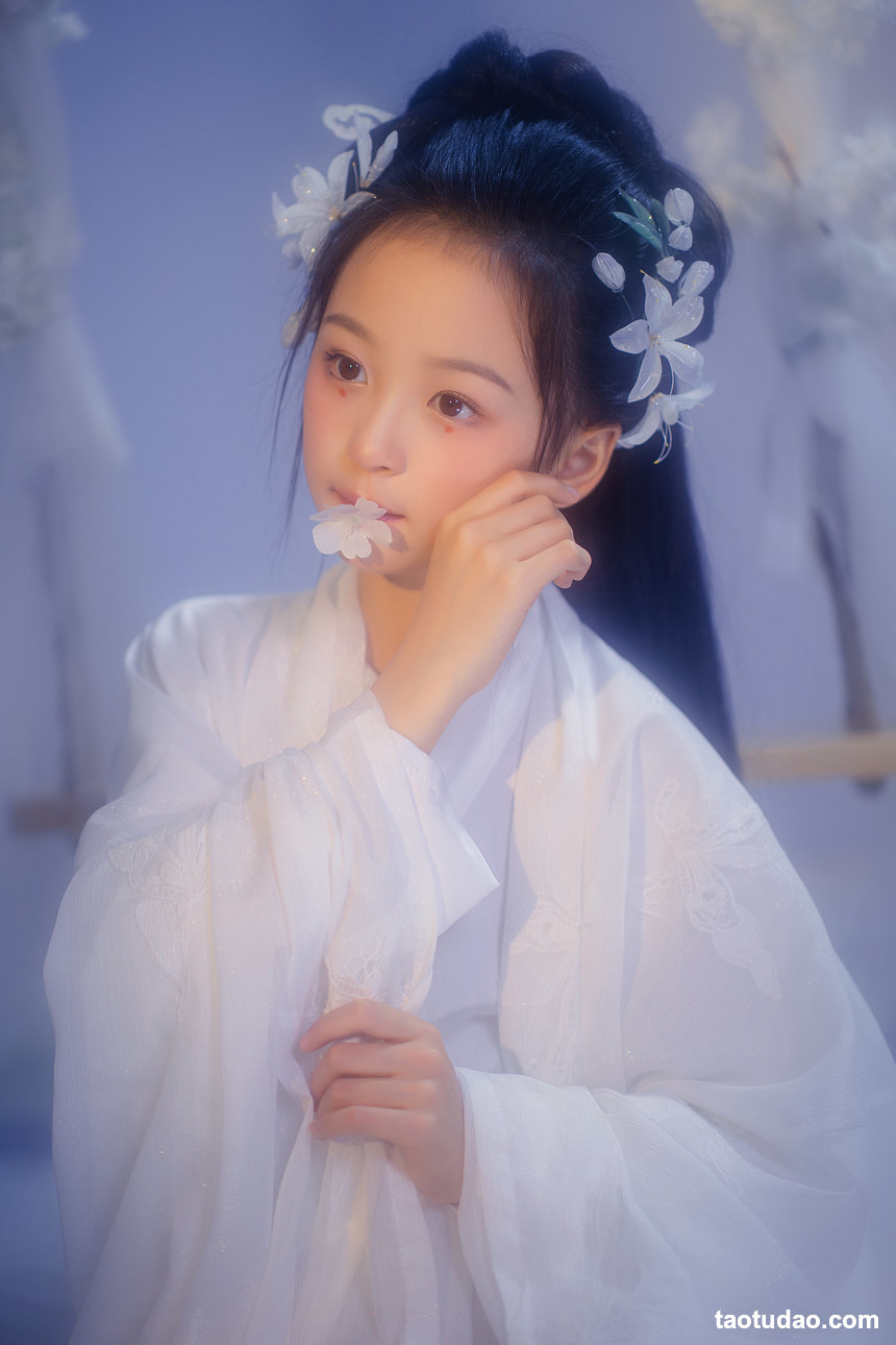 图片[2]-[YITUYU艺图语]2022.03.28 玉簪花 倩倩[22+1P／263MB]-艺库