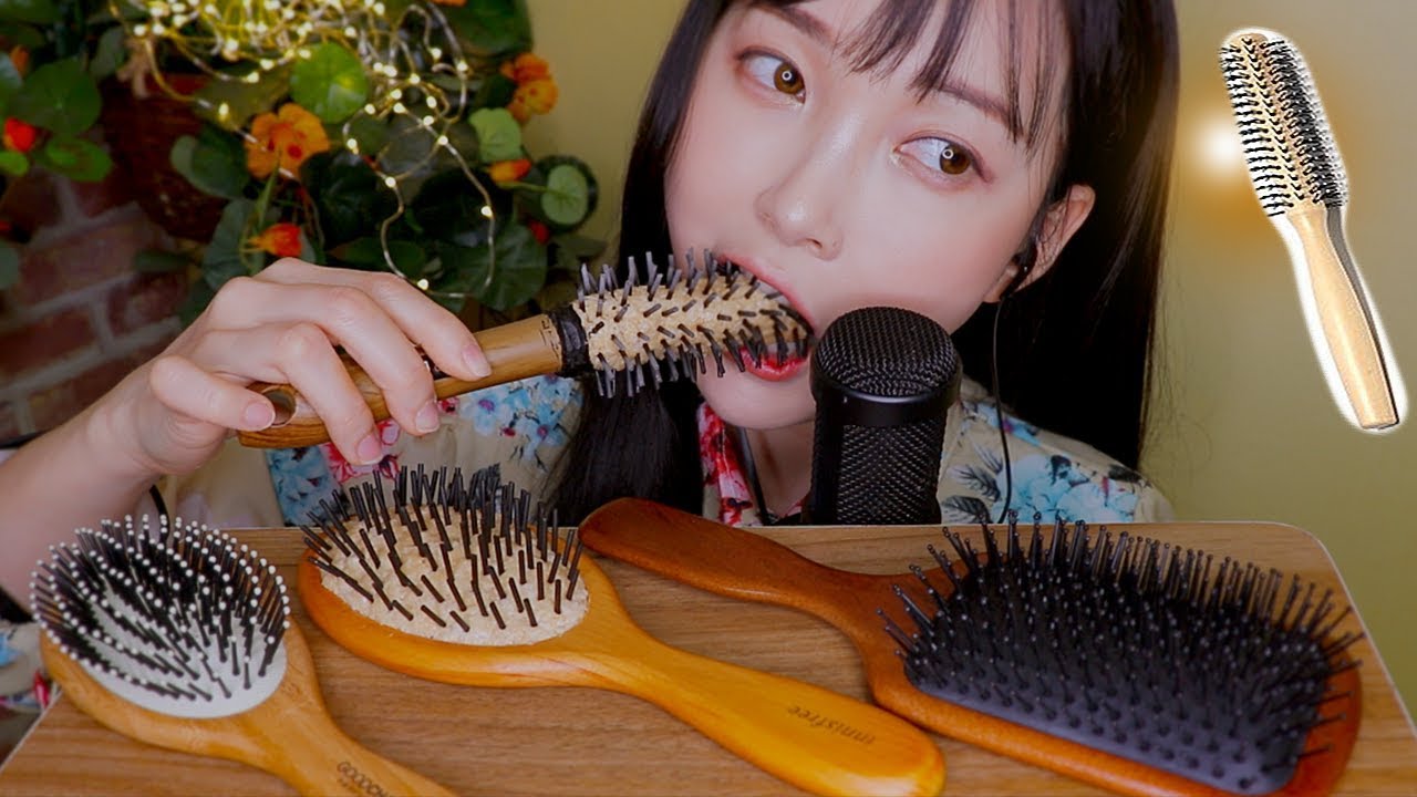 ASMR EDIBLE *ROLL* HAIR BRUSH EATING CRUNCHY&CRISPY 먹는 빗 먹방 食用ヘアブラシ 食用毛刷-Eunzel ASMR 은젤 / 韩国ASMR-绅士图