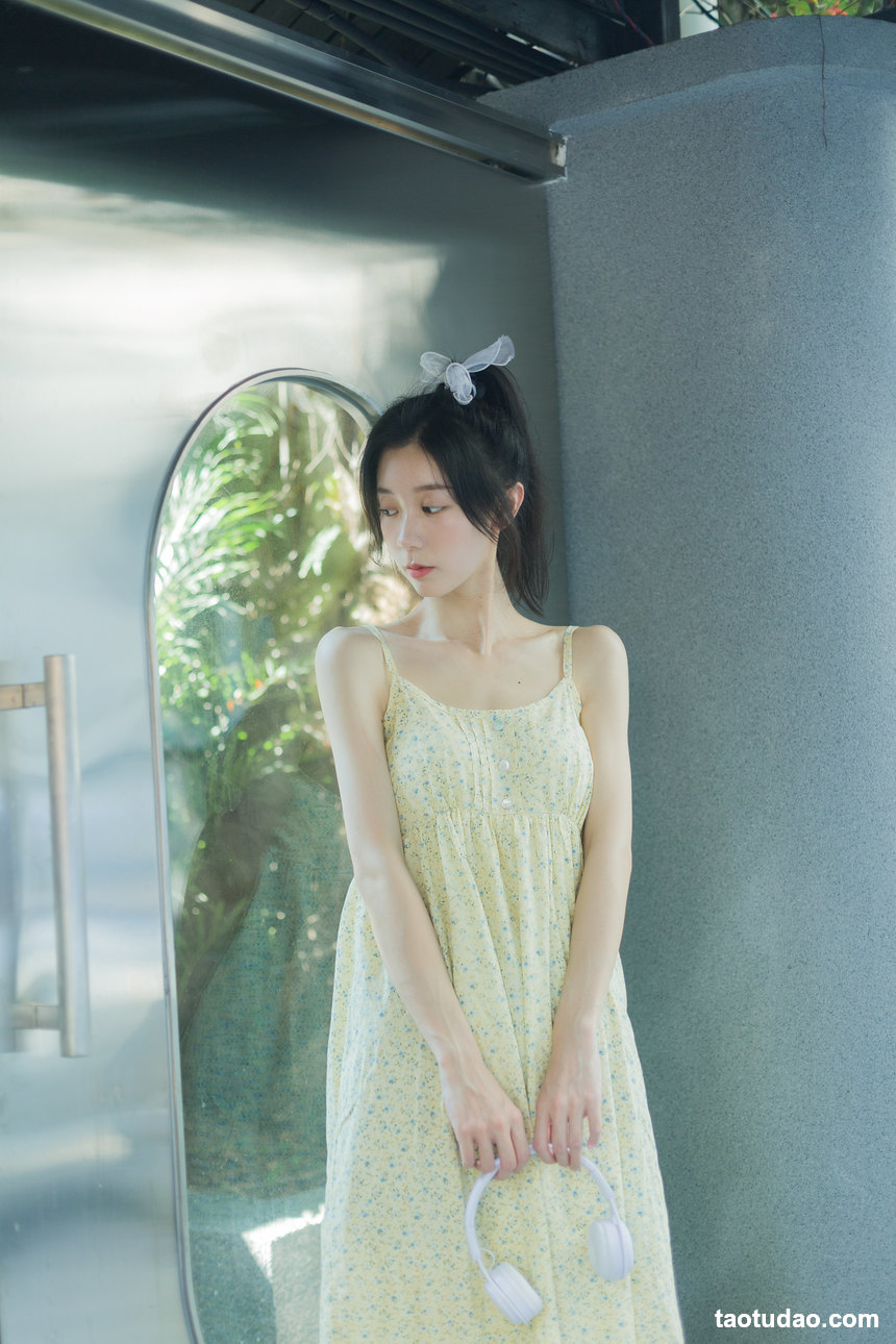 图片[2]-[YITUYU艺图语]2022.08.18 夏日凌霄 饲猫少女-[32+1P／311MB]-艺库
