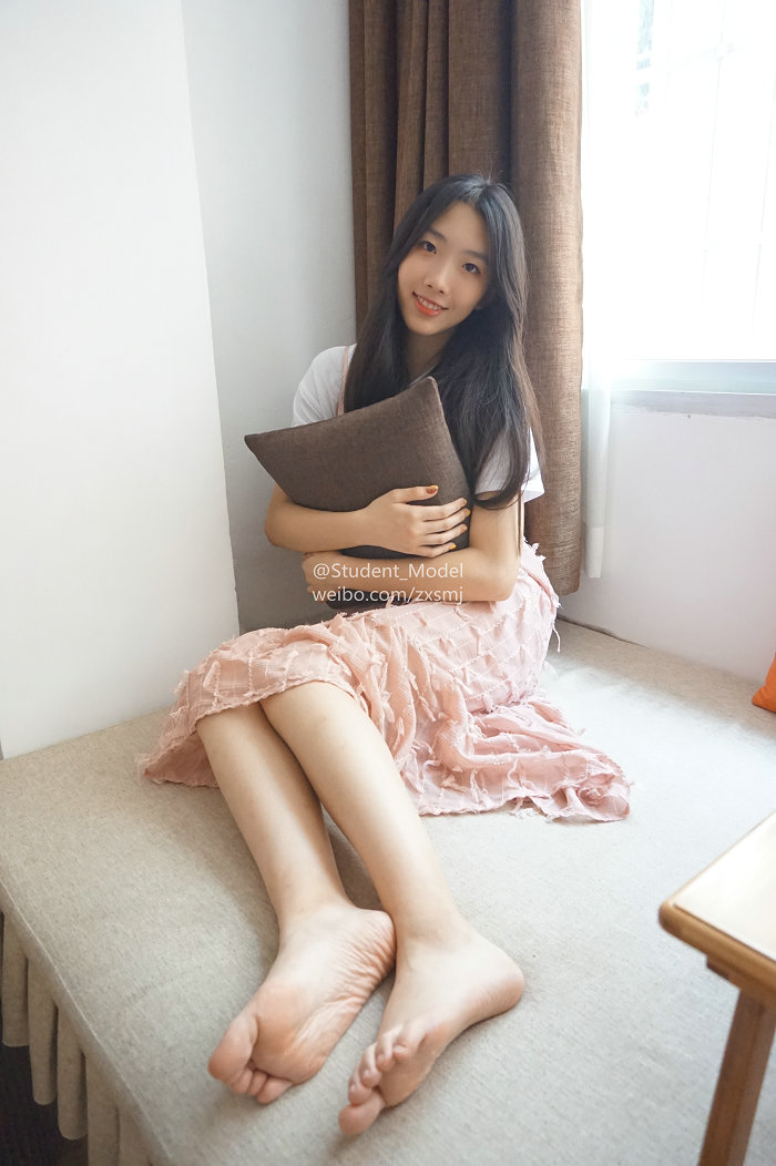 Student Model 学生丝足系列 – Bee / 125P-378MB / 唯美杂图-艺库