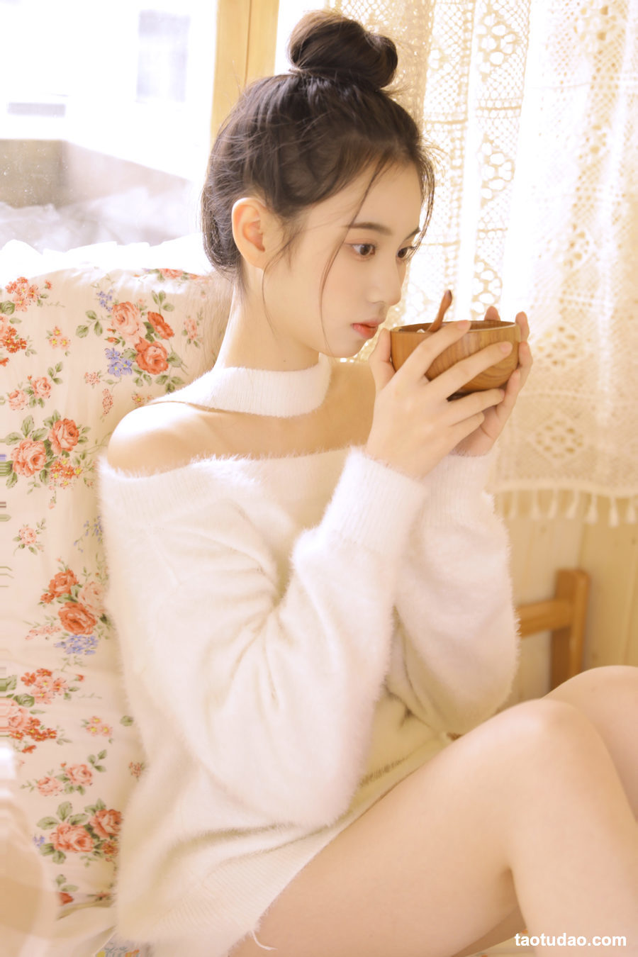 图片[2]-[YITUYU艺图语]2023.03.19 木屋.纯欲少女 素素[22+1P／132MB]-艺库