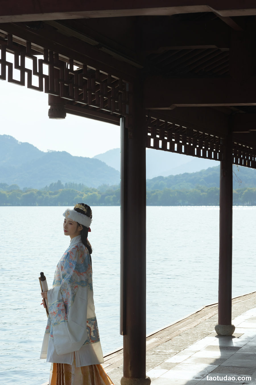 图片[2]-[YITUYU艺图语]2023.03.05 秋游湖心亭 眸小妖[51+1P／474MB]-艺库