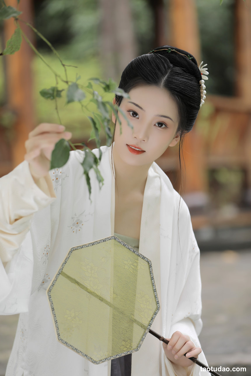 图片[2]-[YITUYU艺图语]2022.04.27 剪一片云绿 芝芝琪[22+1P／263MB]-艺库