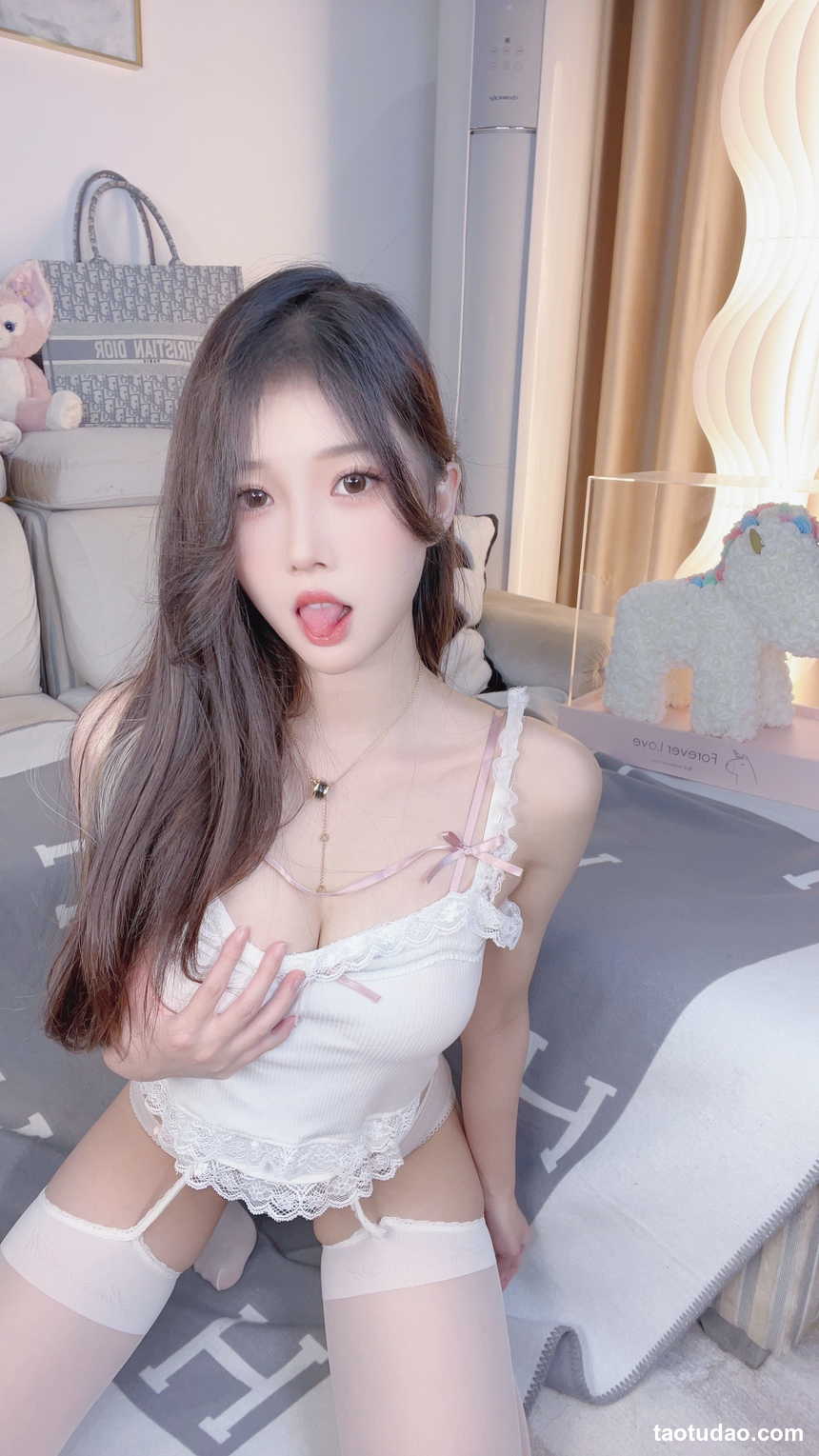 图片[2]-小小奶瓶儿 – NO.01 纯欲吊带 [11P+1V-142MB]-艺库