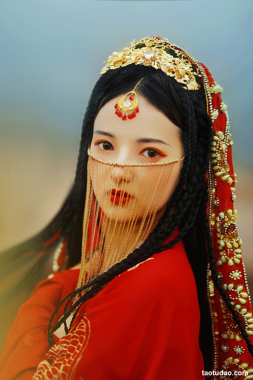 图片[2]-[YITUYU艺图语]2023.01.03 西域美人 LLIYaNinG[21+1P／182MB]-艺库
