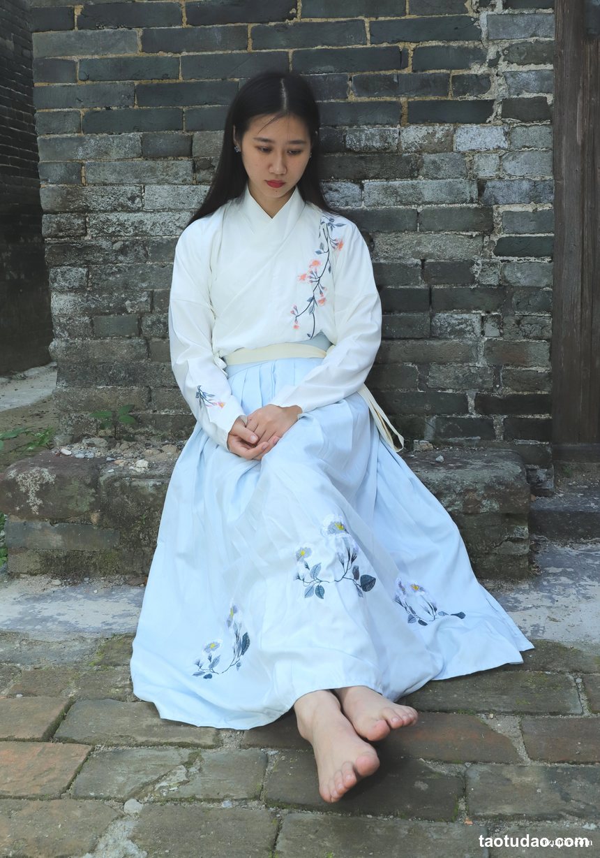图片[2]-Pary摄影 NO.049 极品美女小芳穿上汉服古镇赤脚[151P／366MB]-艺库