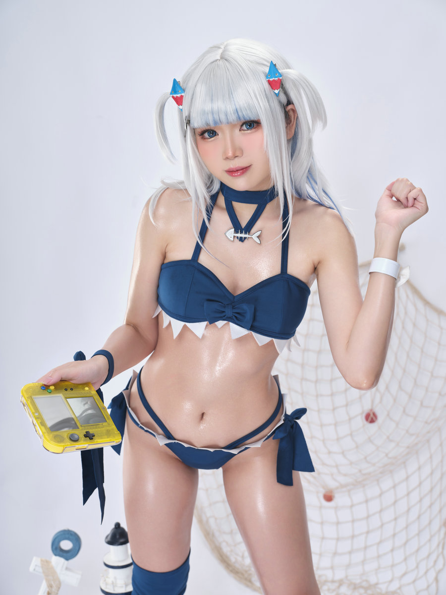 ZinieQ – Hololive Gawr Gura Swimsuit / 25P2V-638MB / cos萌妹-绅士图