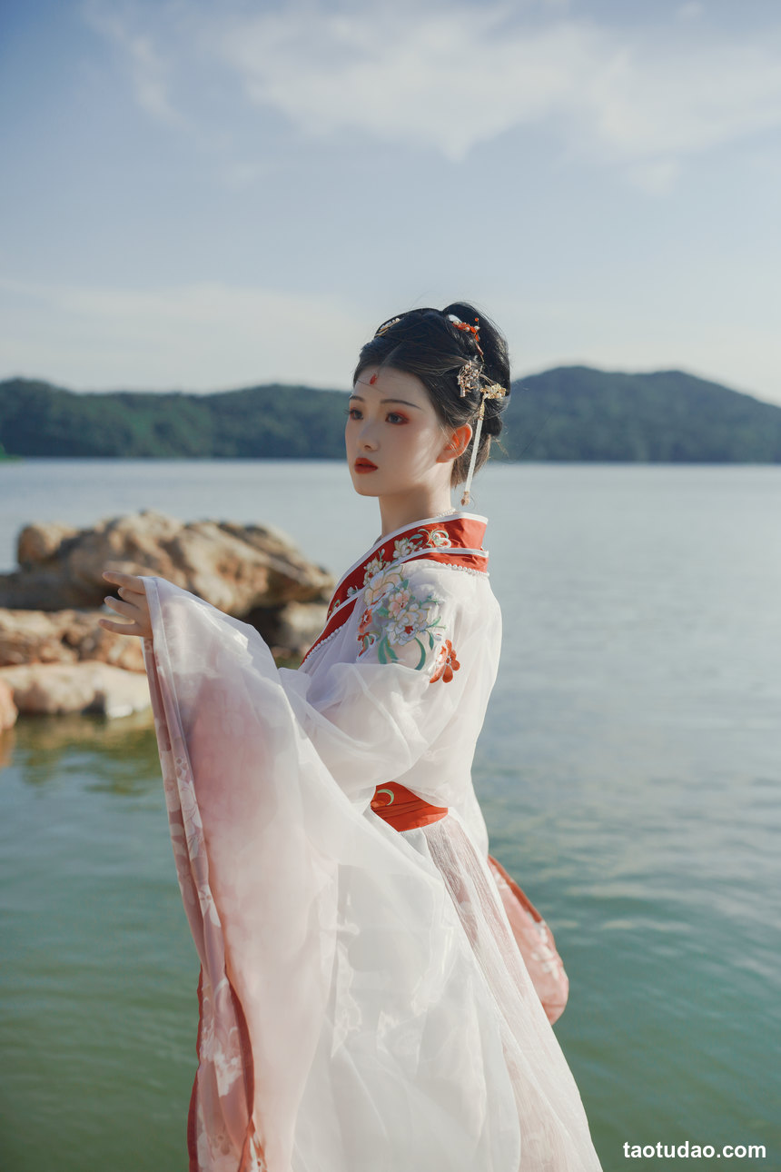 图片[2]-[YITUYU艺图语]2022.08.14 总有人间一两风 悦璃[23+1P／334MB]-艺库