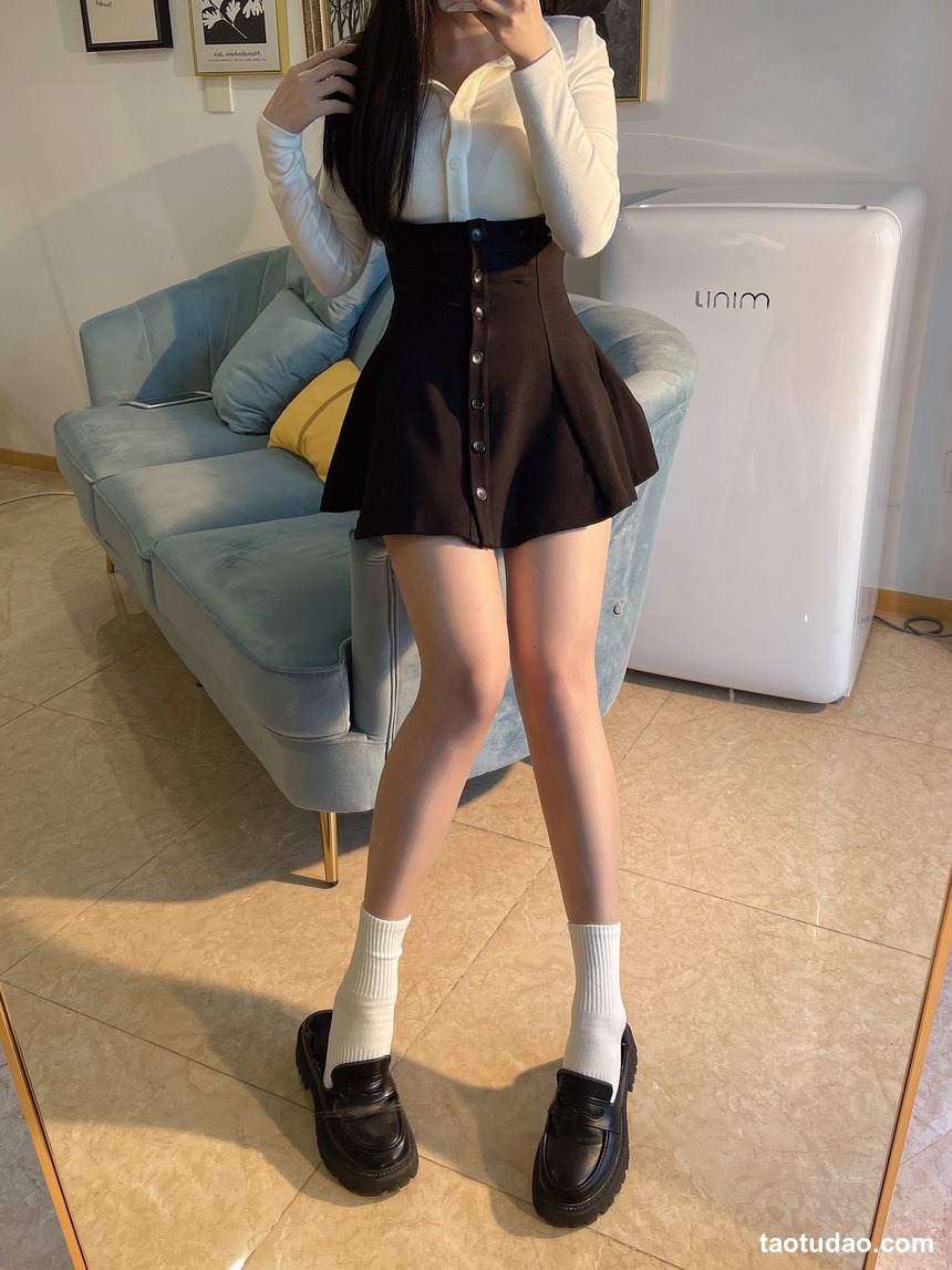 图片[4]-软妹小九九[July芝岚] – 油亮肉丝加白棉袜 [60P-168MB]-艺库
