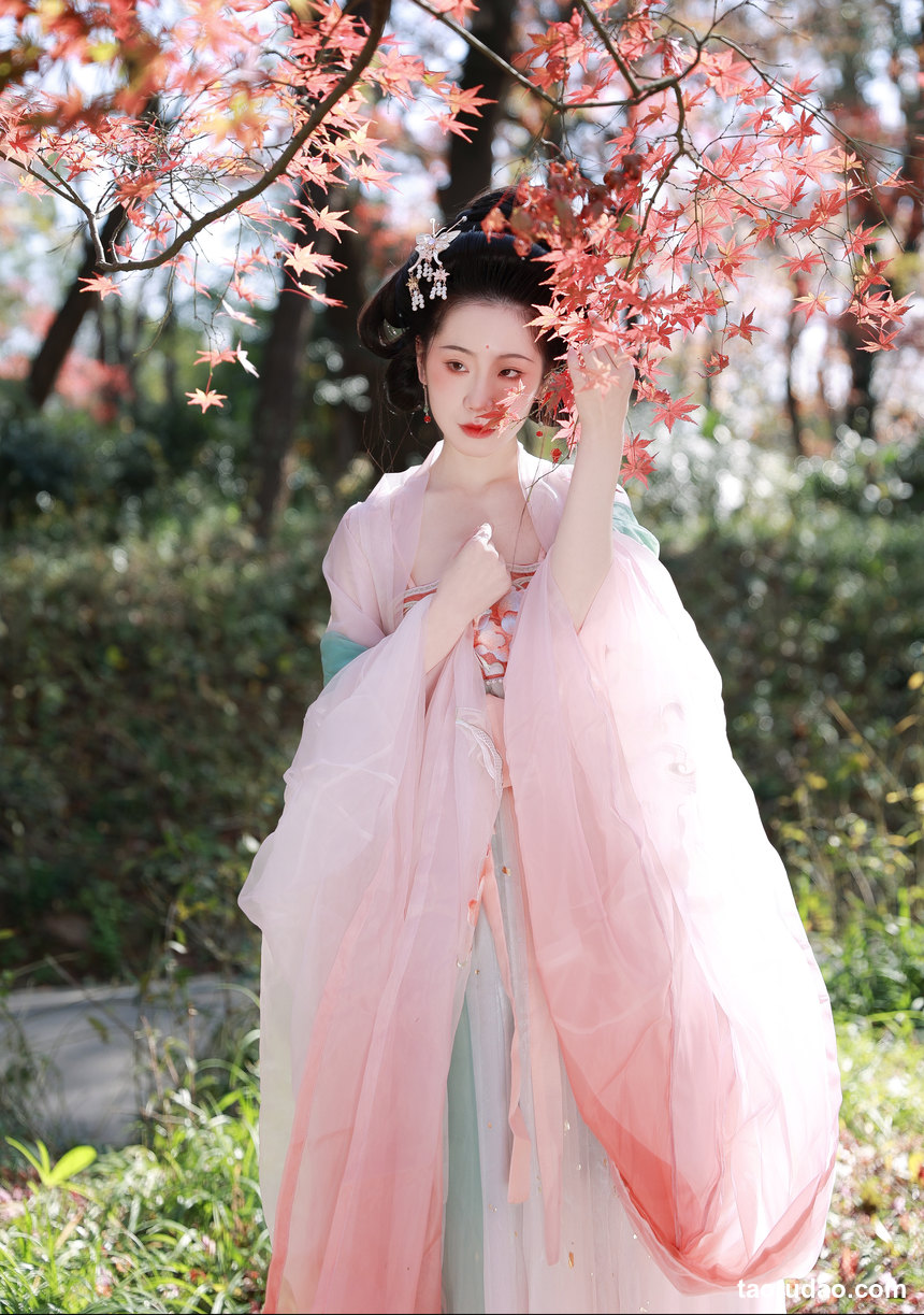 图片[2]-[YITUYU艺图语]2023.01.13 红枫 空川[19+1P／282MB]-艺库