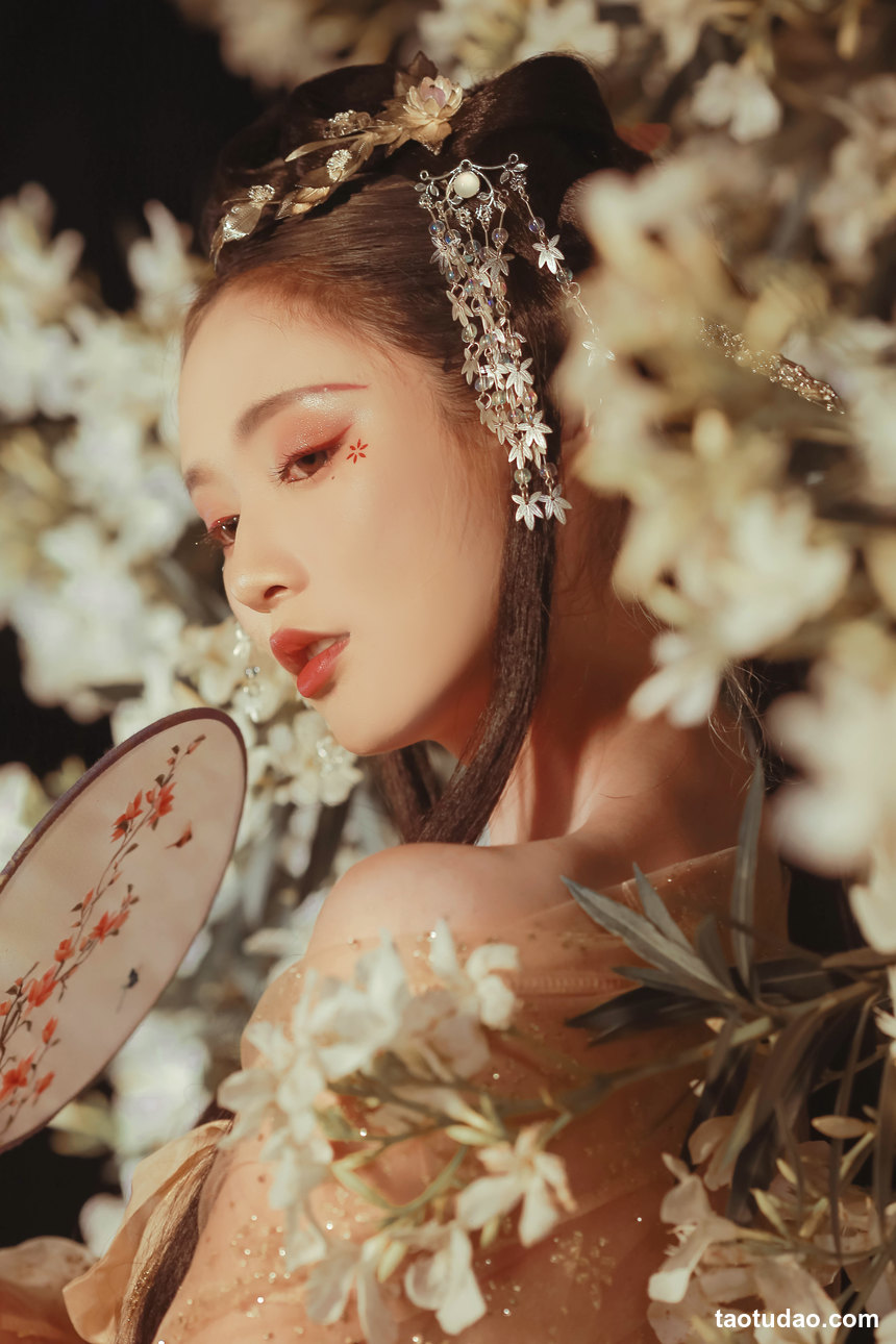 图片[3]-[YITUYU艺图语]2022.11.30 满身花影倩人扶 奶文文[22+1P／109MB]-艺库