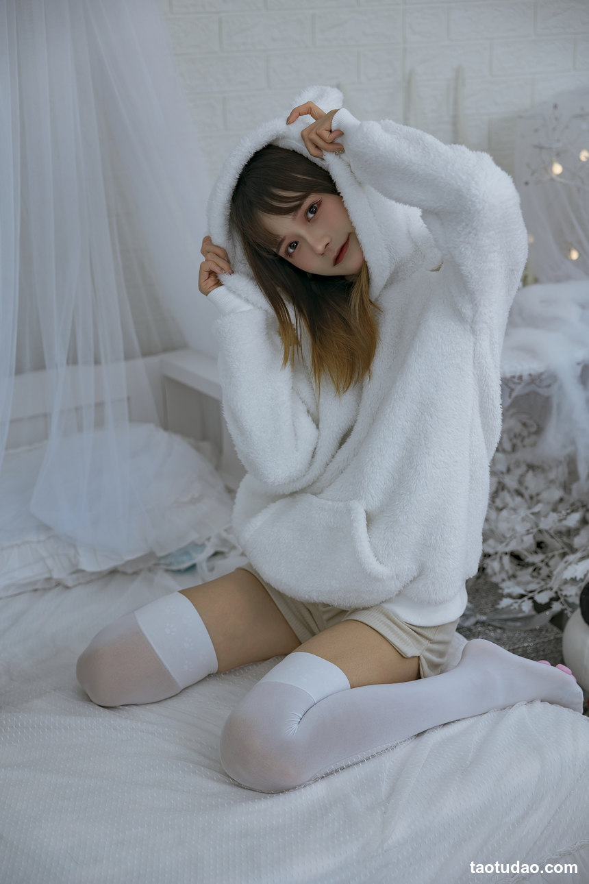 图片[4]-[YITUYU艺图语]2022.12.17 温馨少女与宠物们 兔子Zzz不吃胡萝卜[23+1P／371MB]-艺库