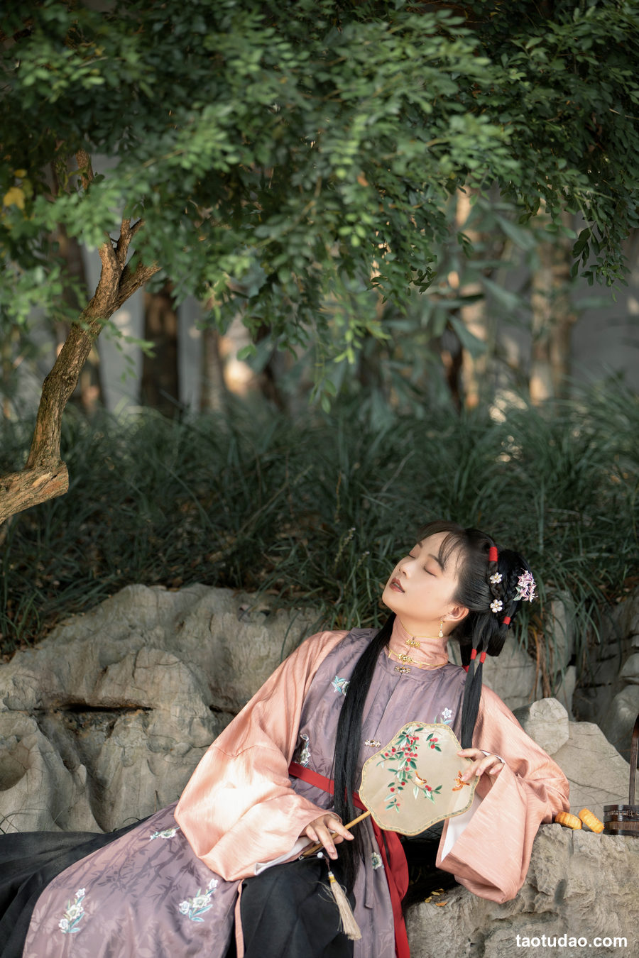 图片[3]-[YITUYU艺图语]2023.04.19 夏意 秋哒哒– [24+1P／350MB]-艺库