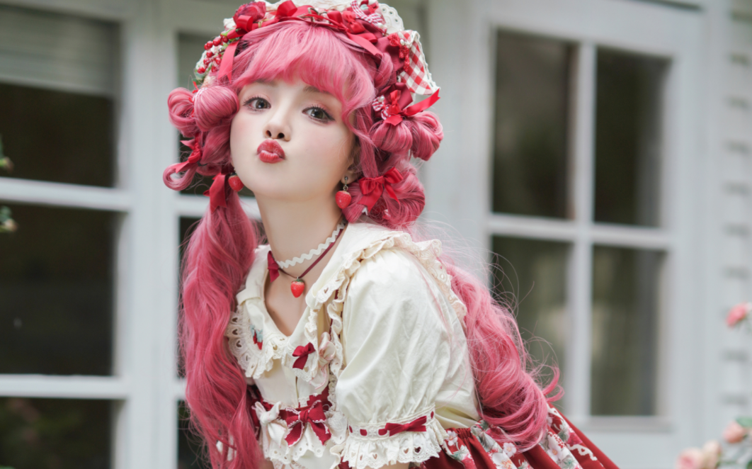 顶级LO娘有多绝?37度天穿三层厚棉LO服拍戏,差点中暑送医院