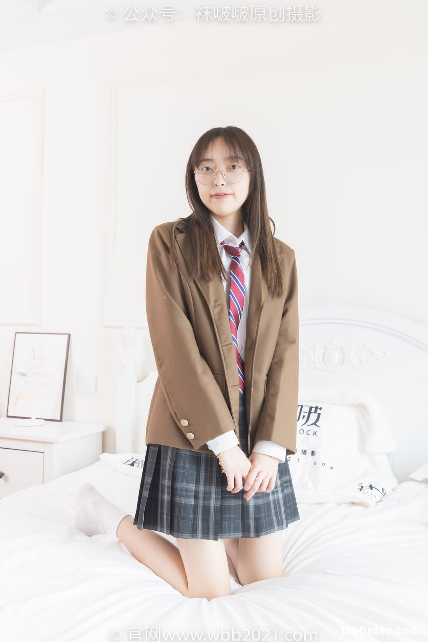 图片[4]-[BoBoSocks袜啵啵]NO.370 稚予-板鞋、白棉袜、灰色棉船袜[140P+1V／5.48GB]-艺库
