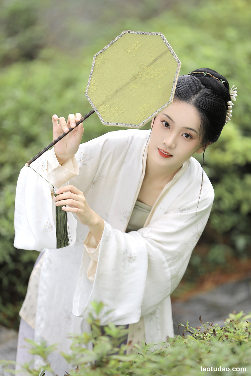 图片[4]-[YITUYU艺图语]2022.04.27 剪一片云绿 芝芝琪[22+1P／263MB]-艺库