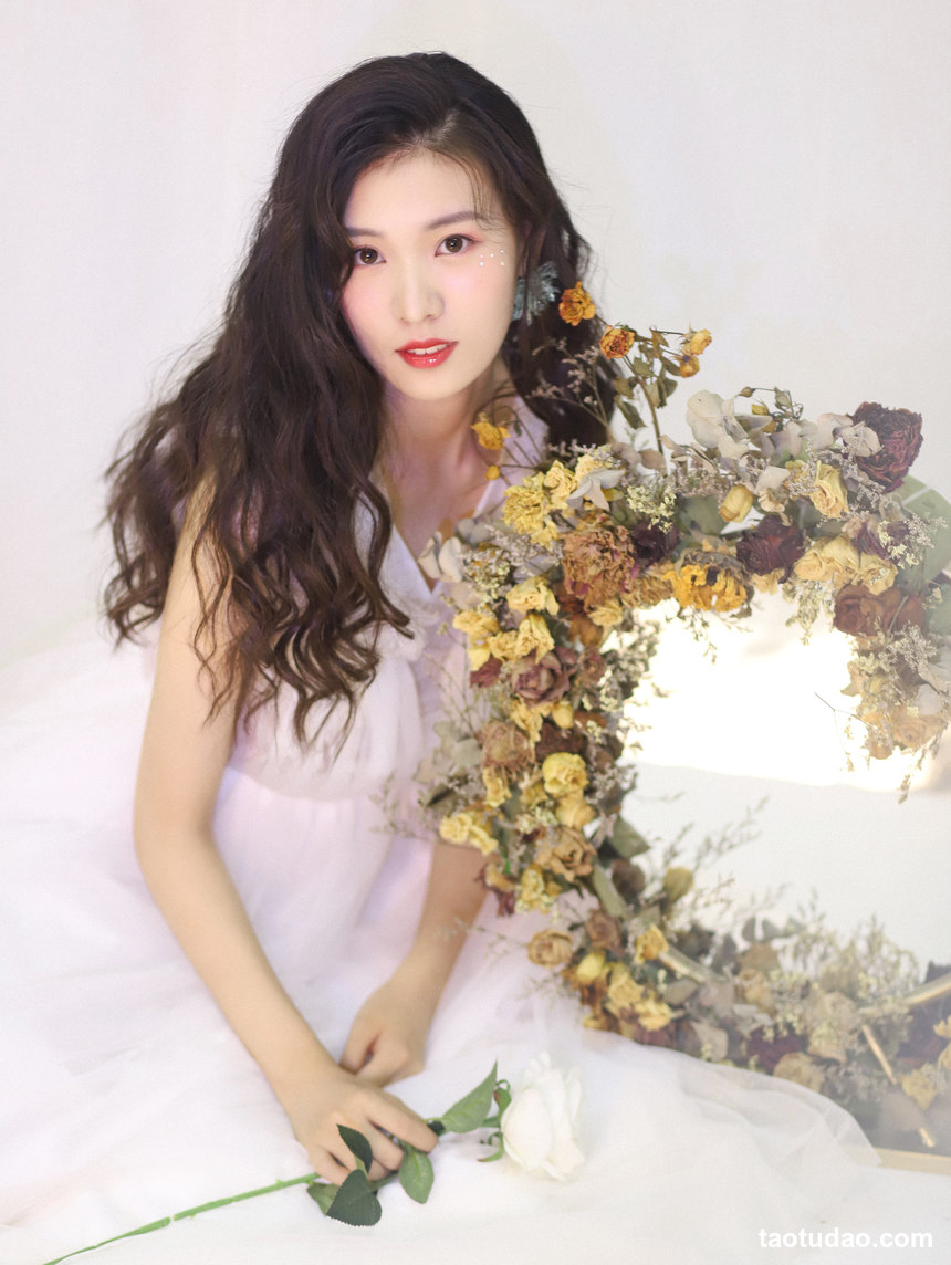 图片[2]-[YITUYU艺图语]2022.10.15 少女与花 勺子[22+1P／92MB]-艺库