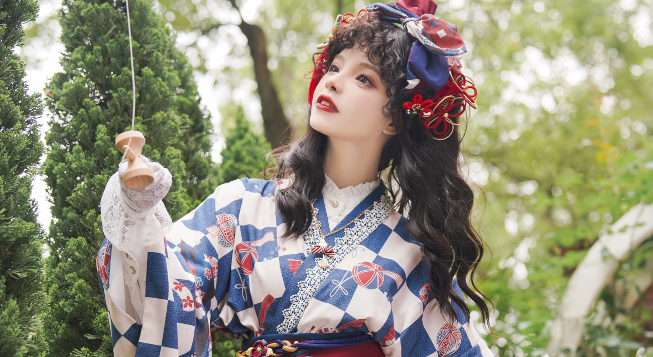 顶级LO娘有多绝?37度天穿三层厚棉LO服拍戏,差点中暑送医院