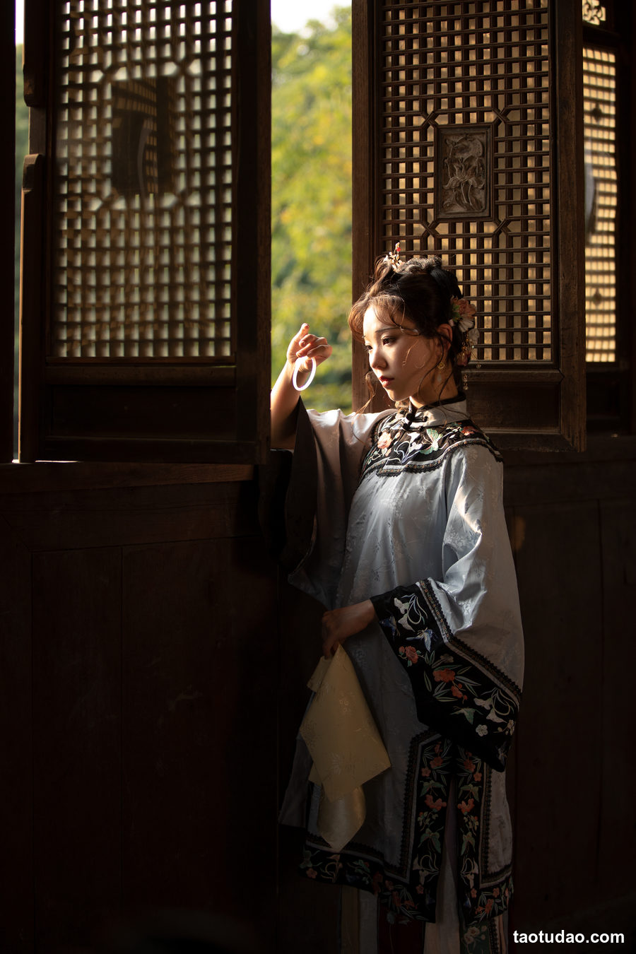 图片[4]-[YITUYU艺图语]2023.05.02 四四方方一片天 一方伊人yi[28+1P／384MB]-艺库