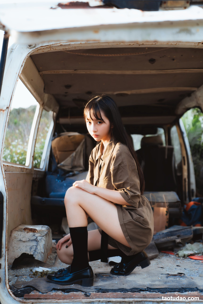 图片[2]-[YITUYU艺图语]2022.05.23 废弃车场 鲁鲁羽落子[30+1P／468MB]-艺库