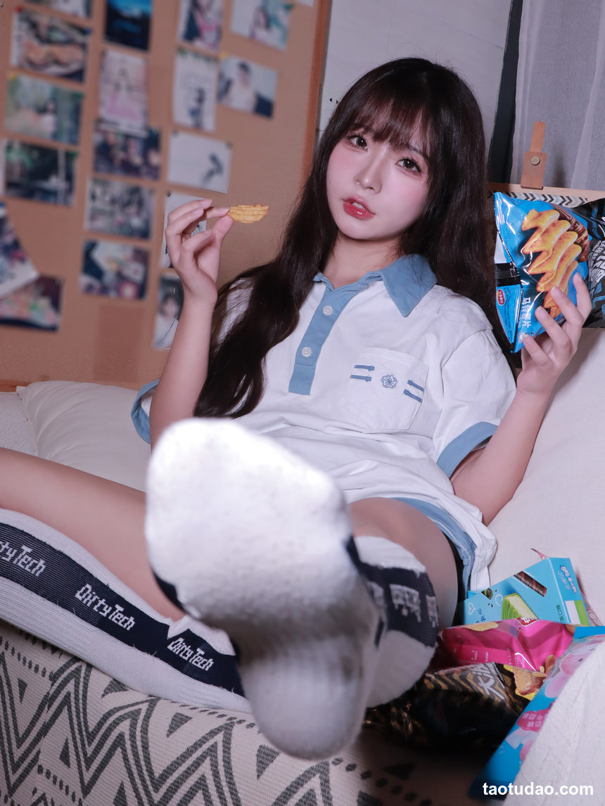 图片[2]-yuuhui玉汇 – NO.079 2022 Vol.027 蓝白条少女 Sky & Cloud Girl [81P-801MB]-艺库