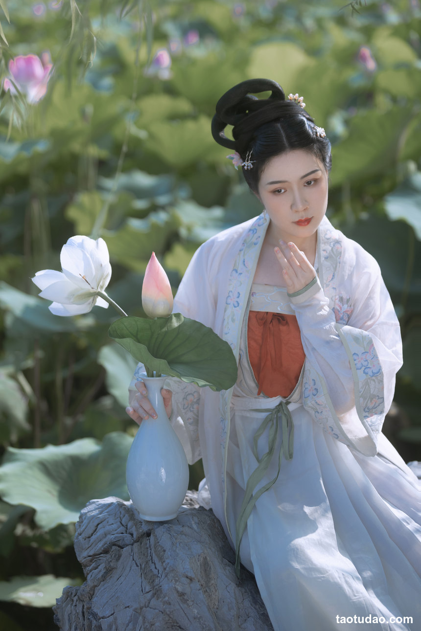 图片[3]-[YITUYU艺图语]2022.11.21 陶然荷韵 周曦彤[25+1P／195MB]-艺库