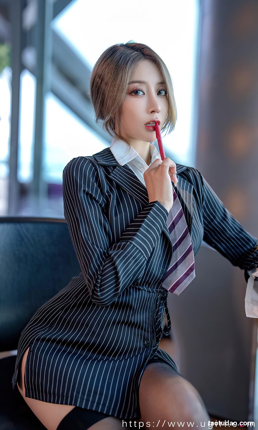 图片[4]-[Ugirls尤果网]爱尤物 2023.10.09 No.2702 筱慧 西装加黑丝 [35P-69MB]-艺库