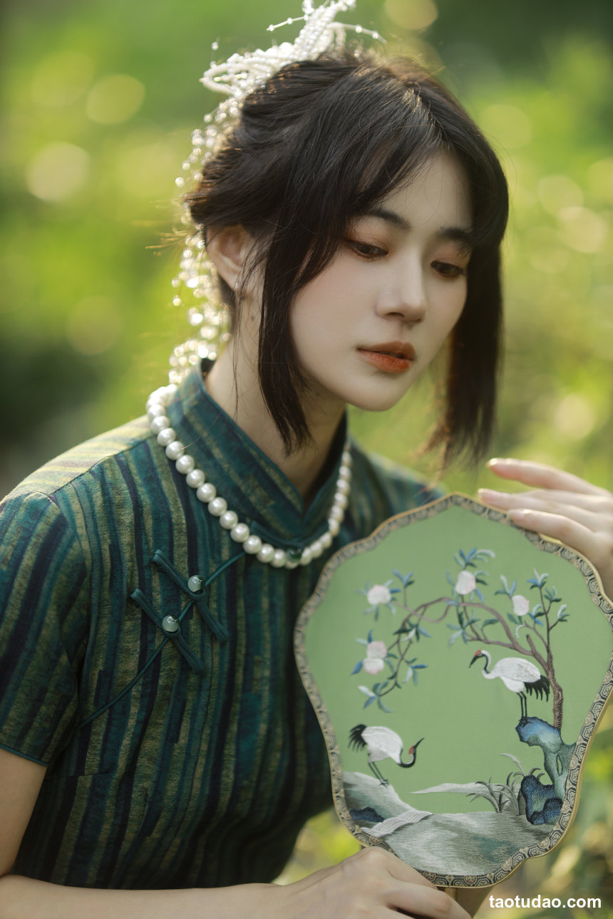 图片[2]-[YITUYU艺图语]2022.11.05 绿意旗袍 Elikaka[35+1P／357MB]-艺库