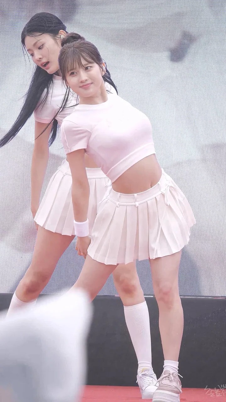 LIGHTSUM (라잇썸) - POSE! (나영) 직캠 [청소년자원봉사 Festival] / 饭拍视频-艺库