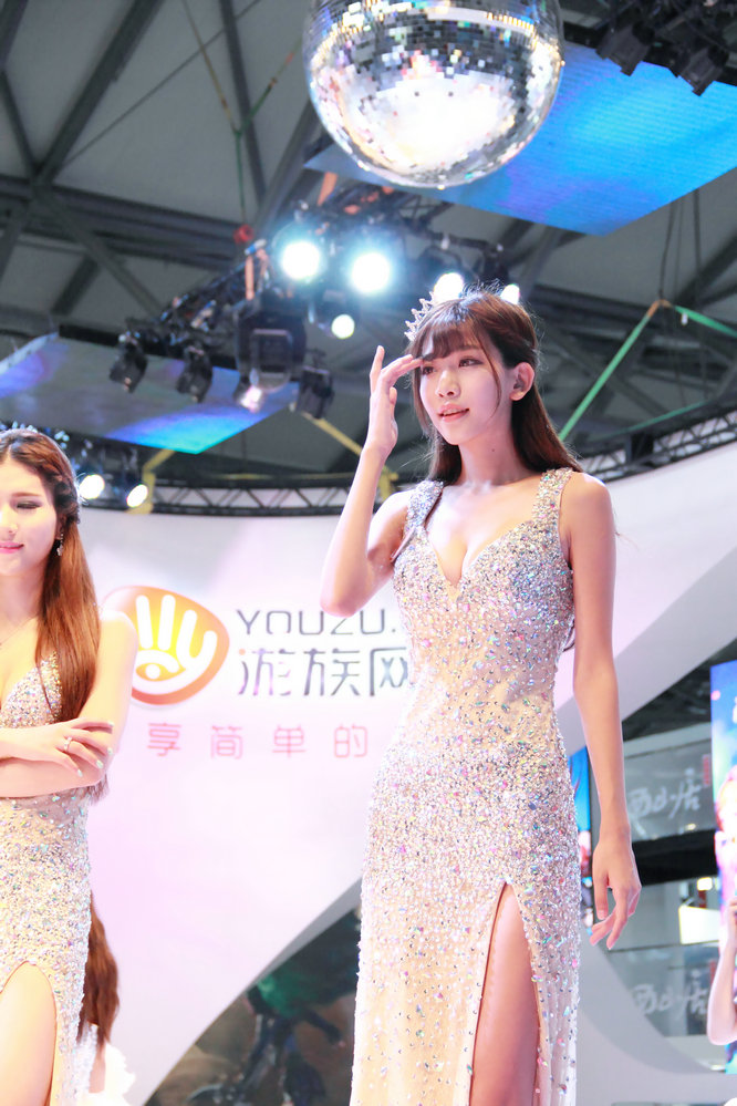 2014Chinajoy Showgirl游族网络青春美女酷似林志铃-陈潇超清写真 / 38P/500MB / 唯美杂图-艺库