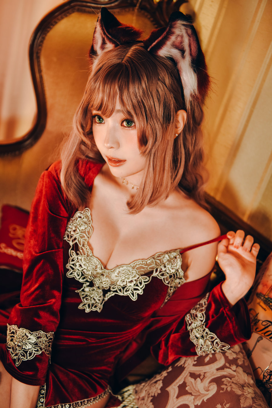 Ely_eee(ElyEE子) - Sleepy Velvet Red / 52P-258MB / cos萌妹-艺库