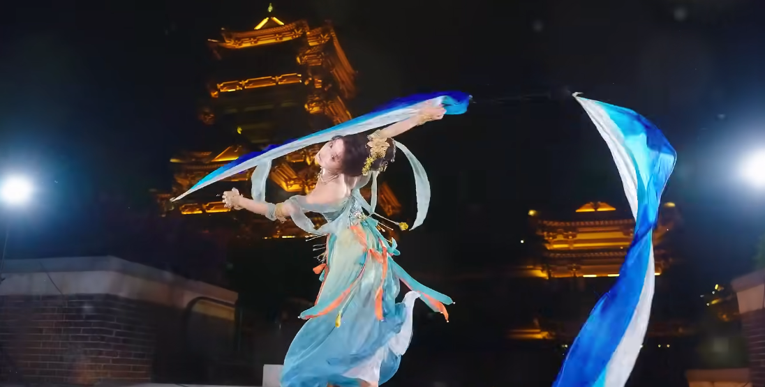 咬人猫、欣小萌淡出后,B站宅舞区还能看?除了擦边还有更火辣的