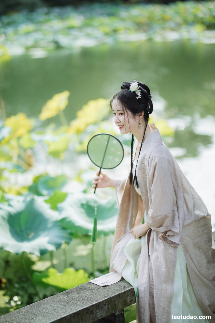 图片[2]-[YITUYU艺图语]2022.02.09 荷叶五寸荷花娇 罗熙[18+1P／90.5MB]-艺库