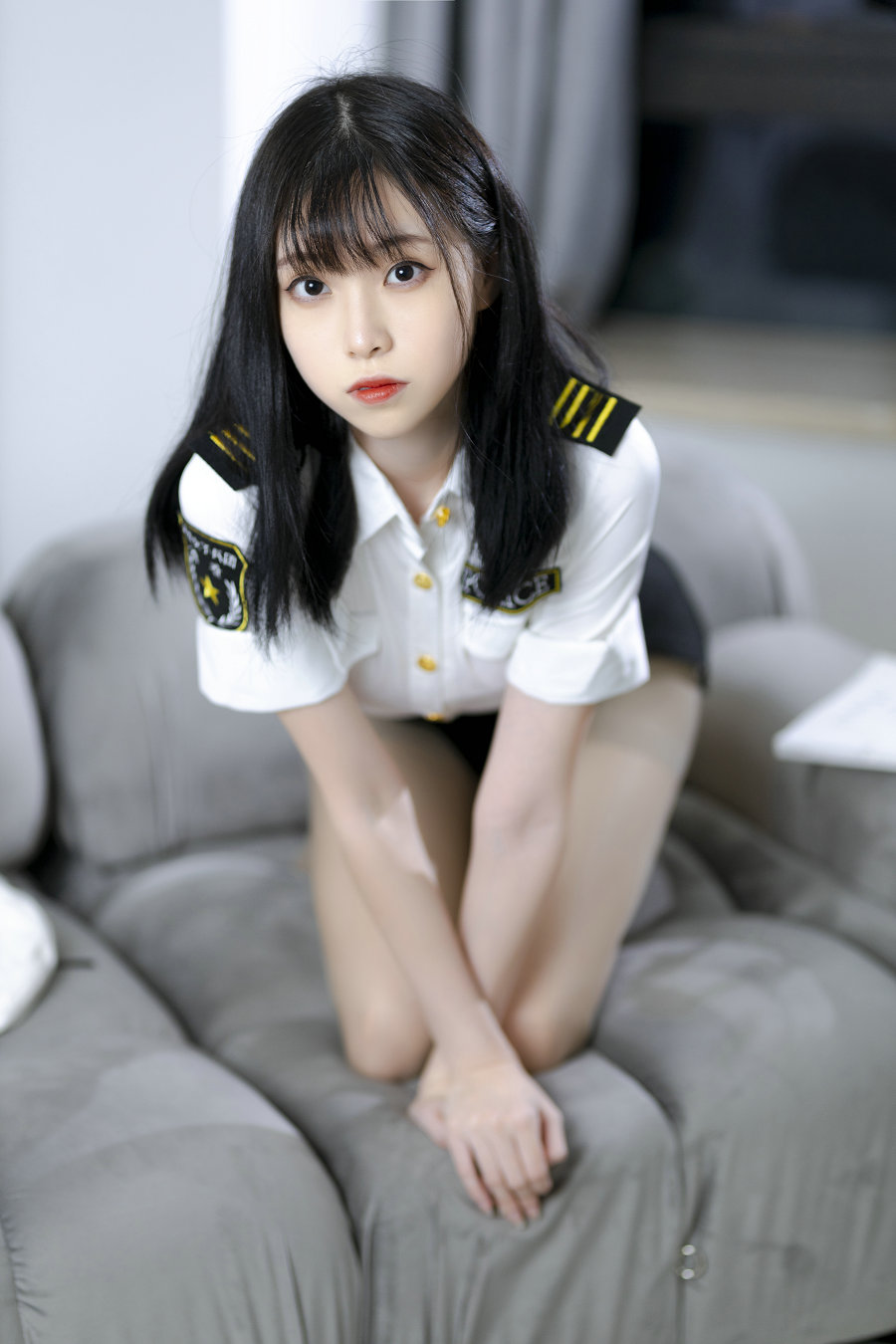 许岚(叁月life) - 灰丝制服 / 40P-516MB / cos萌妹-艺库