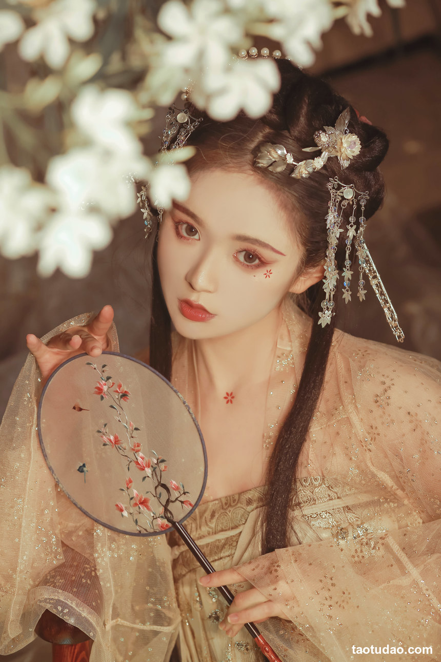 图片[2]-[YITUYU艺图语]2022.11.30 满身花影倩人扶 奶文文[22+1P／109MB]-艺库