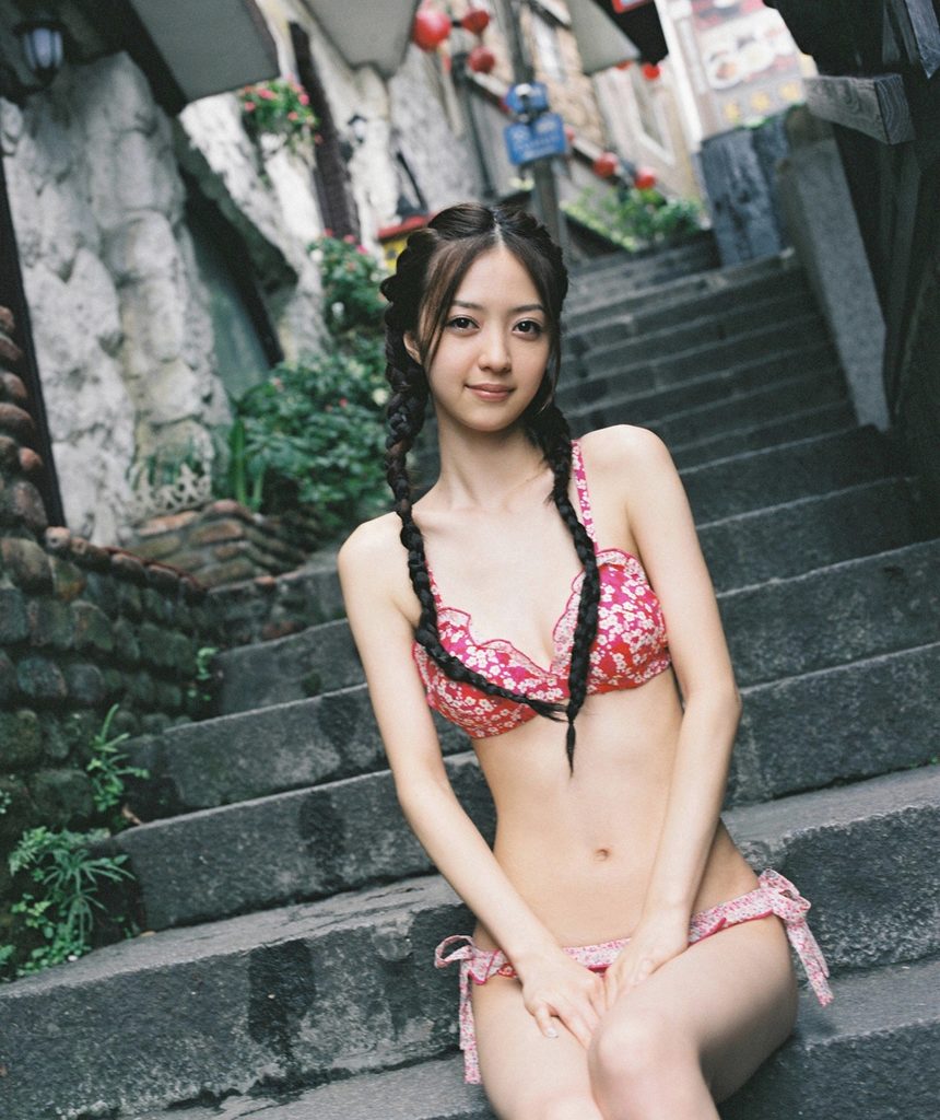 图片[2]-東雲うみ×キミイロ×ライバー写真集「2.5次元グラビア 2」-艺库