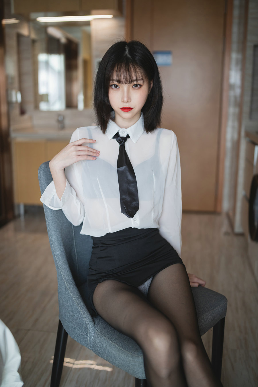 许岚 – OL制服 / 41P-587MB / cos萌妹-艺库