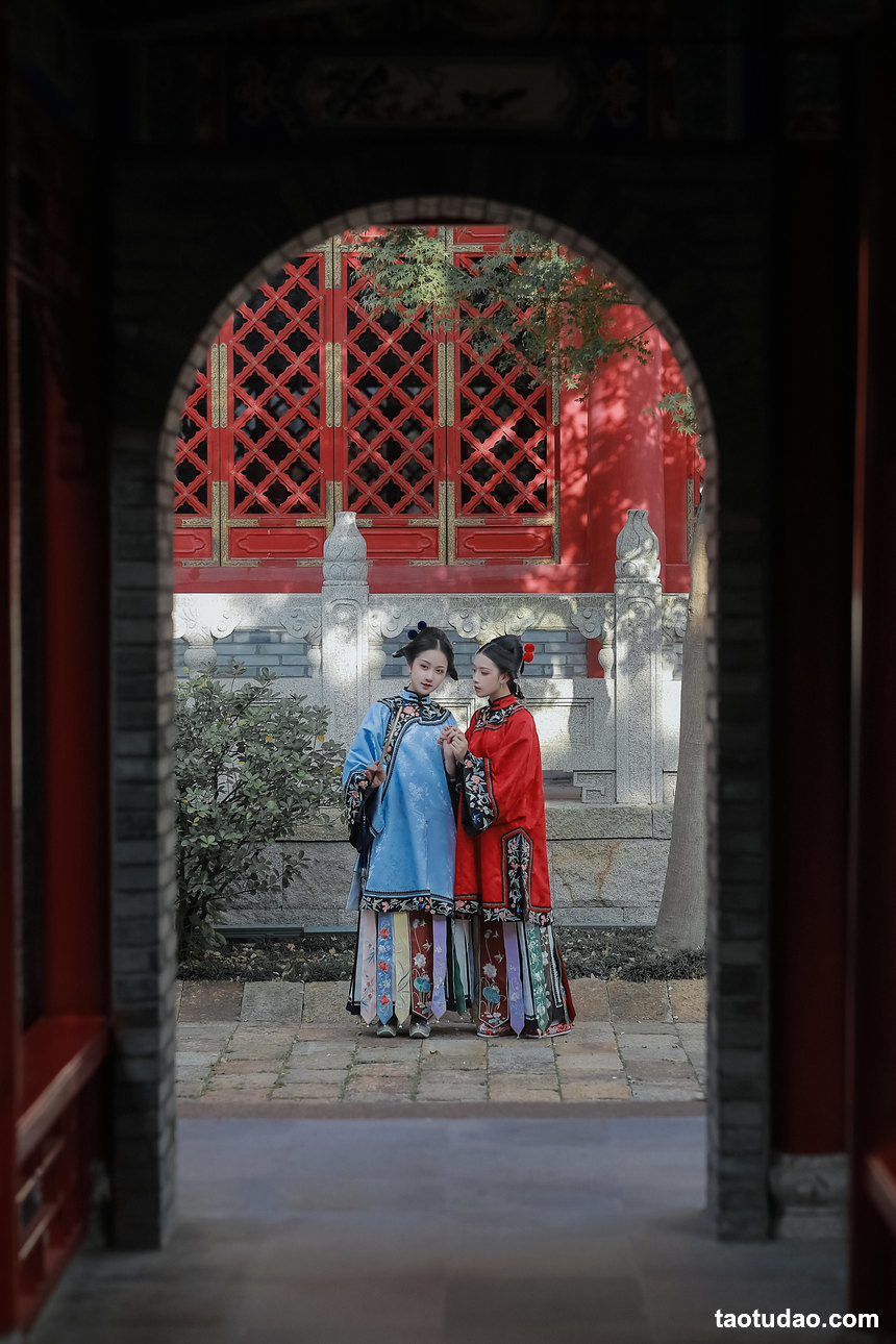 图片[2]-[YITUYU艺图语]2022.03.31 宫墙柳 _喵喵家的小鱼干_[28+1P／550MB]-艺库