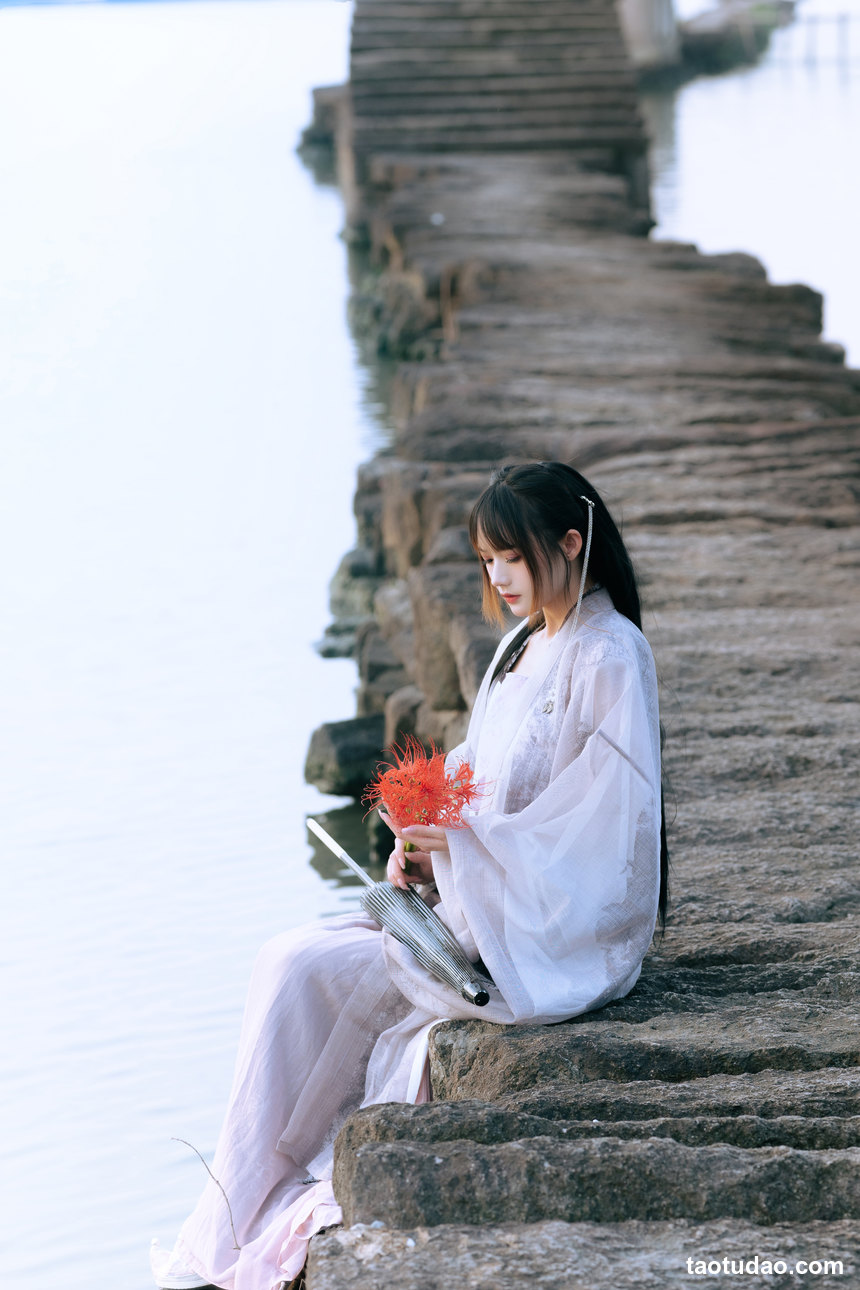 图片[2]-[YITUYU艺图语]2022.07.15 暮空照水 兔子Zzz不吃胡萝卜[31+1P／341MB]-艺库