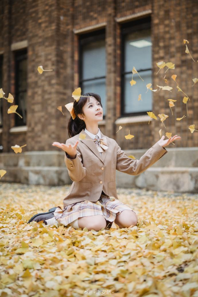网红不配做慈善?LO圈顶流谢安然捐赠希望小学,却被骂作秀?
