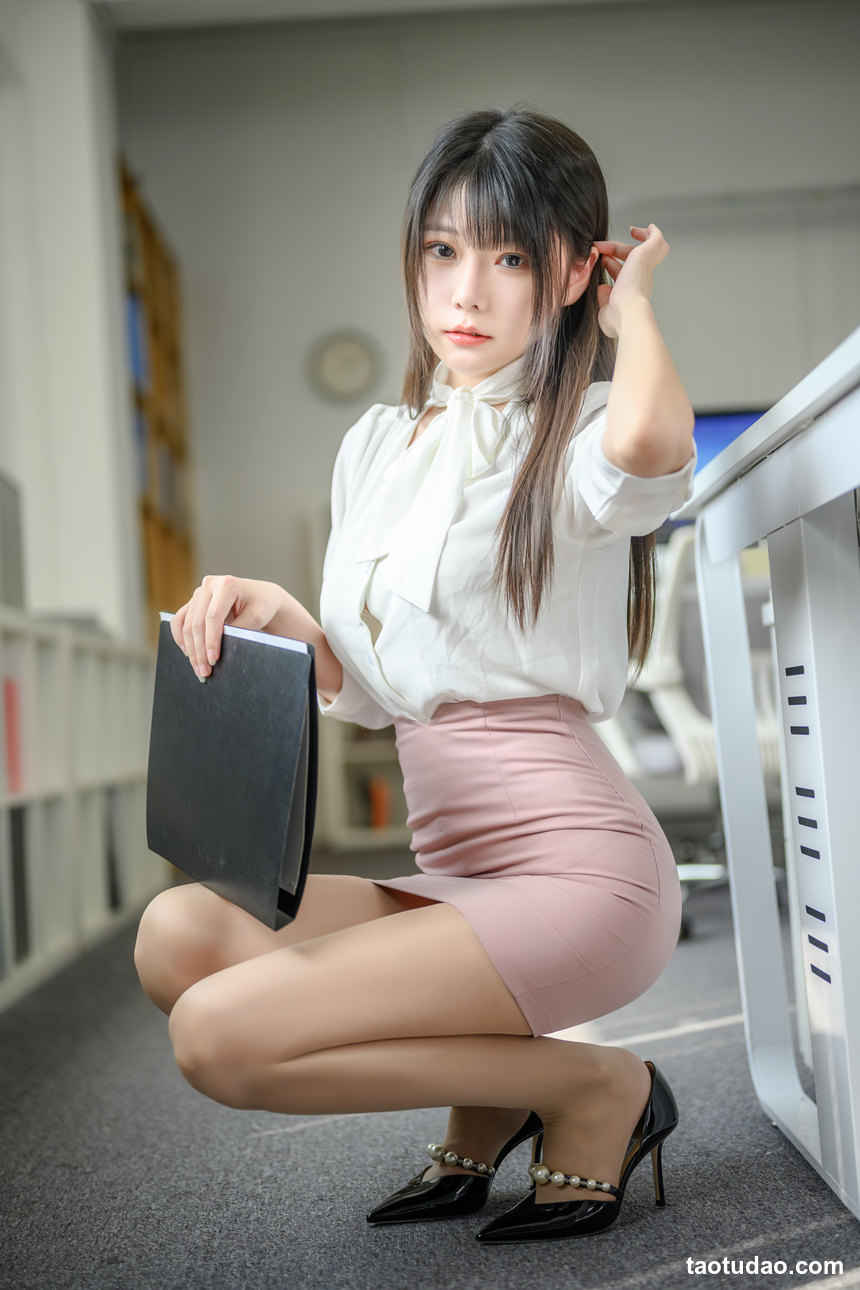 图片[3]-香草喵露露  忙露的职场 粉白裙子[40P+1V-1.32GB]-艺库
