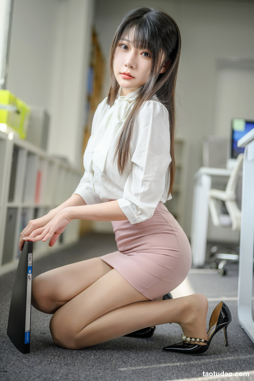 图片[4]-香草喵露露  忙露的职场 粉白裙子[40P+1V-1.32GB]-艺库