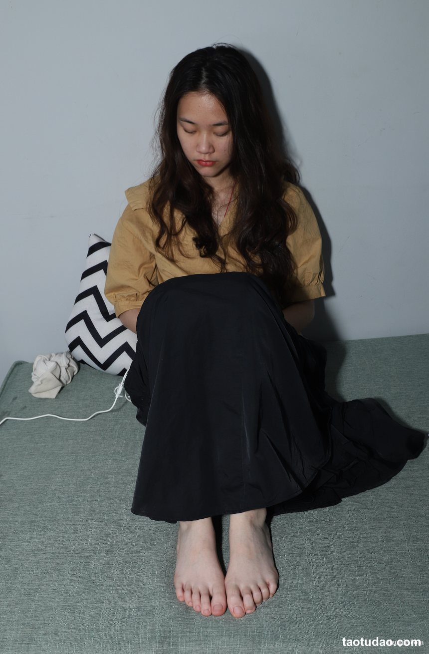 图片[2]-Pary摄影 NO.058 大美女琪琪脱下棉袜展示38码修长大白脚[137P／294MB]-艺库