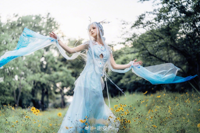网红不配做慈善?LO圈顶流谢安然捐赠希望小学,却被骂作秀?
