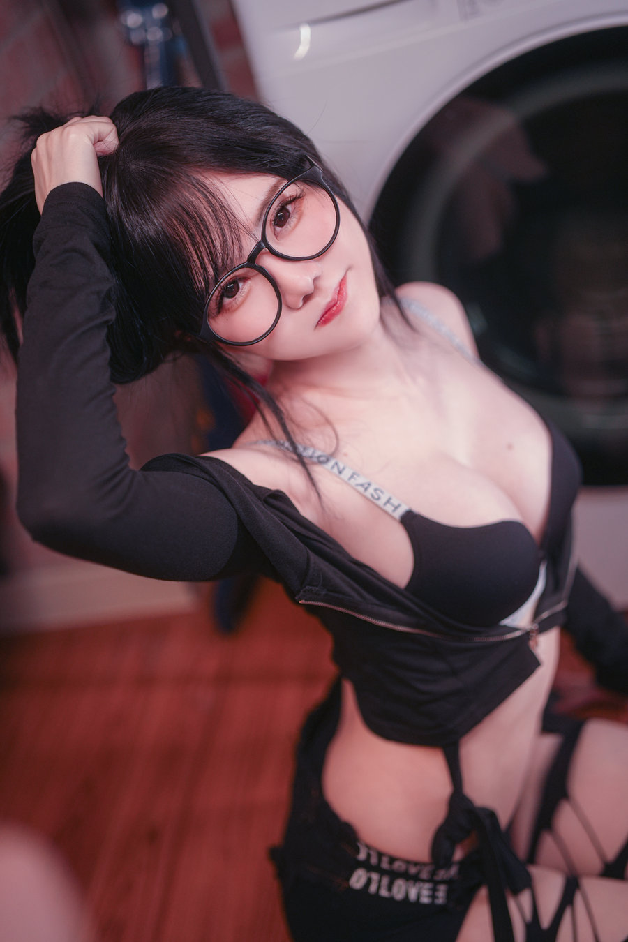 Sally Dorasnow – RAINY LAUNDRY DAY / 60P-956MB / cos萌妹-艺库