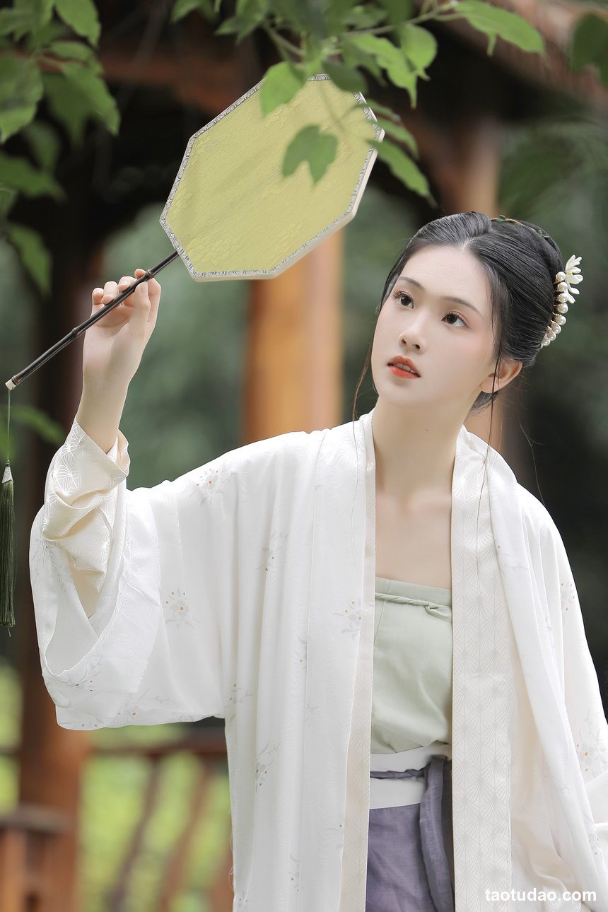 图片[3]-[YITUYU艺图语]2022.04.27 剪一片云绿 芝芝琪[22+1P／263MB]-艺库