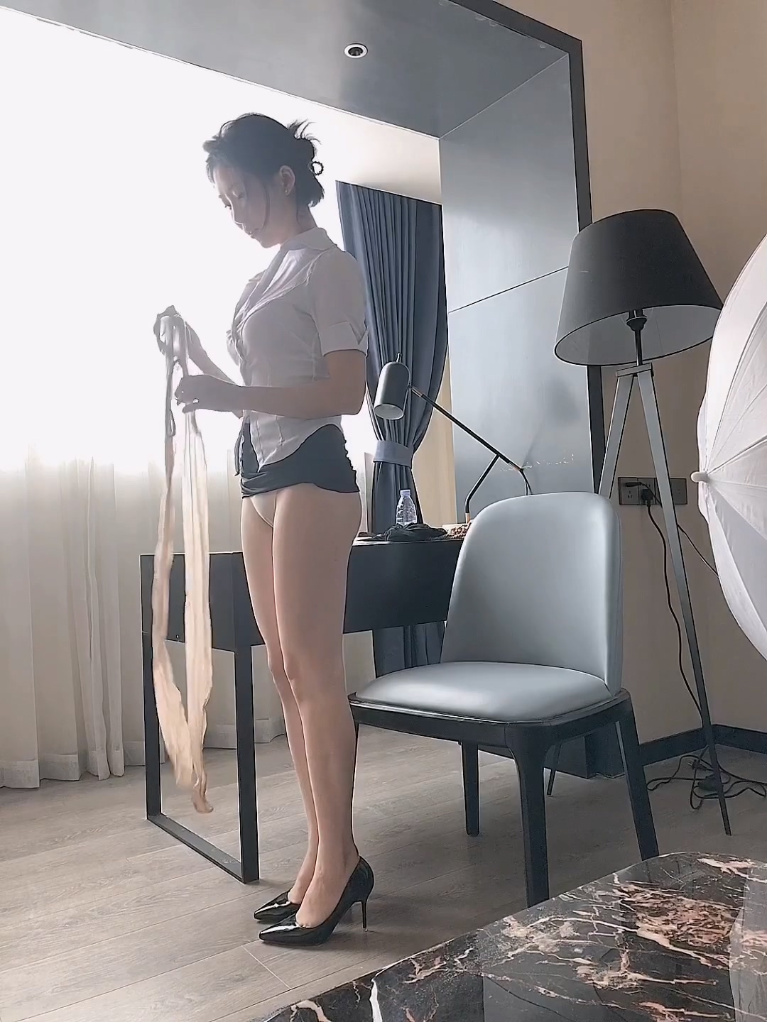 抖娘-利世视频 – 穿丝袜教程 / MP4-71MB / cos萌妹-艺库